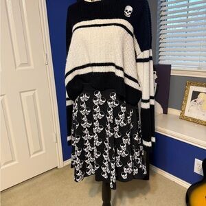 ❤️ Black and White Skull Skirt 🖤